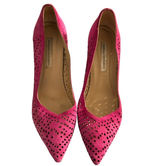 Diane Von Furstenberg Bonnie Suede Pumps - Picture 5 of 12